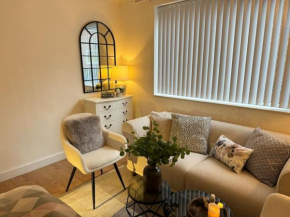 Central Beautiful renovated Flat incl Parking